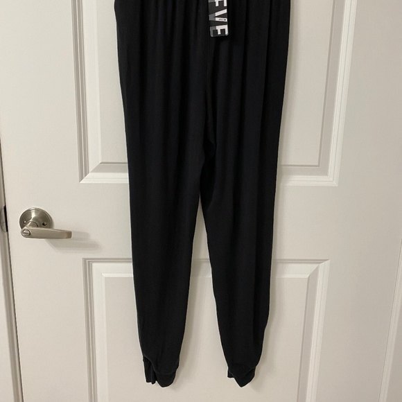 HYFVE 2-PC LOUNGE SET Short Sleeve Shirt and Comfy Cozy Pants. BLACK. SMALL. - Picture 9 of 10